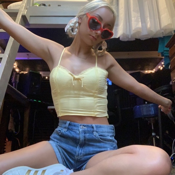 Yellow crop crop - Picture 4 of 4